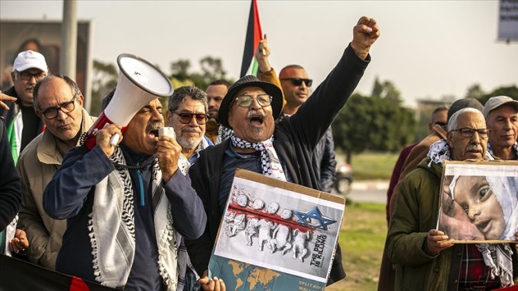 Tunus’taki ABD Büyükelçiliği önünde İşgalci İsrail protesto edildi