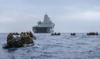 Somali açıklarında, "operasyon" yürüten ABD donanmasında görevli 2 asker kayboldu