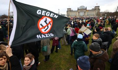Almanya'da yüz binlerce kişi yine aşırı sağa karşı gösteri yaptı