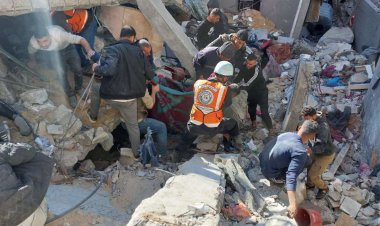 İşgalci İsrail Gazze'ye bomba yağdırdı!