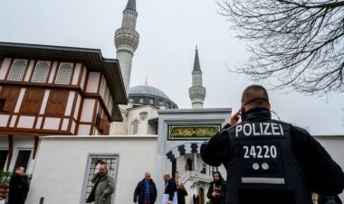 Almanya'da dün gece bir camide çıkan yangınla ilgili gözaltı
