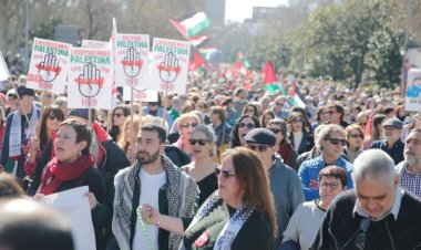 İspanya'da binlerce kişi "Gazze'deki katliamın bitmesi" için yürüdü