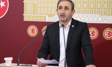 HÜDA PAR: Siyasi tarihimizde kara bir leke olarak yerini alan 28 Şubat zihniyetiyle tam olarak hesaplaşılmadı