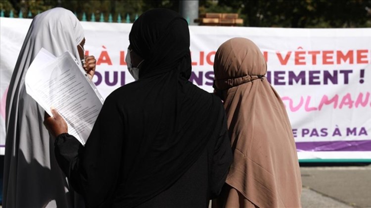 Fransız İnsan Hakları Birliği, iki başörtülü kadının işini riske atan tüzüğü ayrımcı buldu