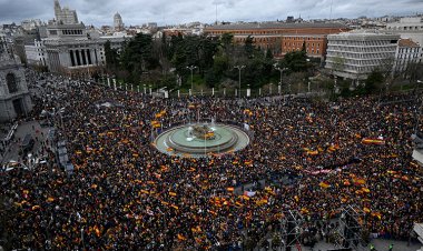 İspanya aşırı sağı, ayrılıkçı Katalanlara af çıkarmak isteyen sol hükümete karşı gösteri yaptı