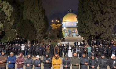 Ebu Ubeyde çağrı yapmıştı! Binlerce Filistinli Ramazan ayının ilk sabahında Mescid-i Aksa'ya akın etti