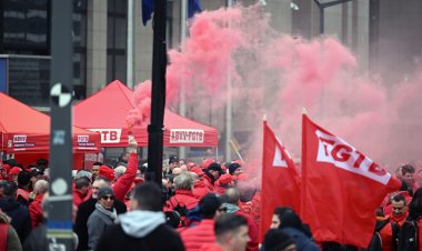 Brüksel'de işçiler kemer sıkma politikalarını protesto etti