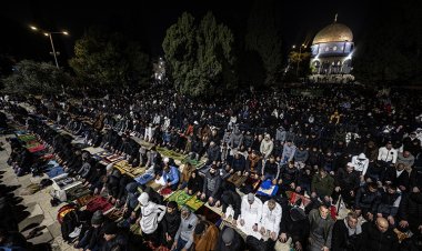 Filistin halkı baskılara boyun eğmiyor: Mescid-i Aksa’da 100 bin kişi teravih namazı kıldı