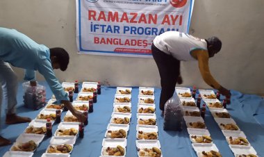 Yetimler Vakfı, Bangladeş'te medrese öğrencilerine iftar yemeği verdi