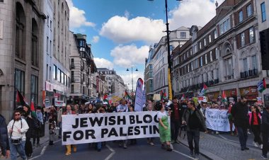 İngiltere'de yüz binlerce kişi Gazze'de için ulusal yürüyüş düzenledi