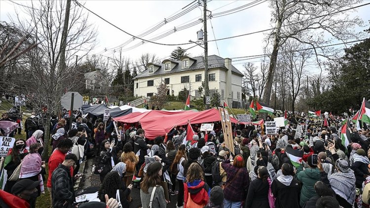 İşgalci İsrail'in Washington Büyükelçiliği önünde Gazze'deki saldırılar protesto edildi