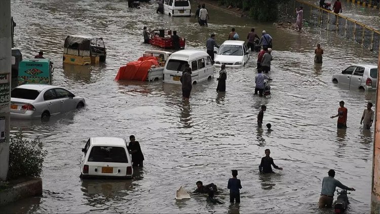 Pakistan'da şiddetli yağışlar sonucu ölenlerin sayısı artıyor