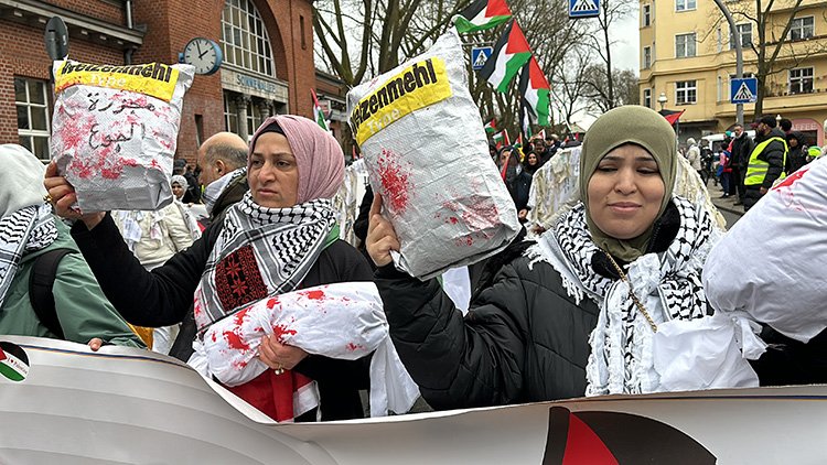 Berlin’de Filistin ile dayanışma gösterisi düzenlendi
