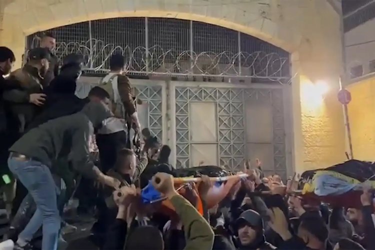 Abbas'ın adamları işgalcinin izinde: Şehidlerin cenaze merasimine saldırdılar