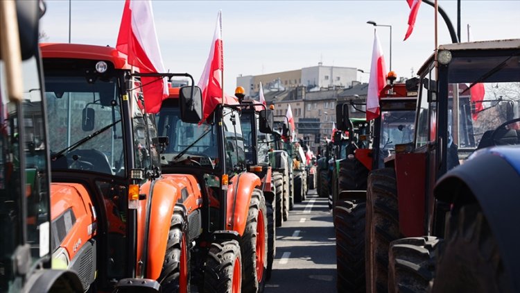 Polonya'da hükümet ile uzlaşan çiftçiler protestolarına son verdi