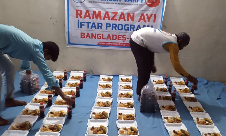 Yetimler Vakfı, Bangladeş'te medrese öğrencilerine iftar yemeği verdi