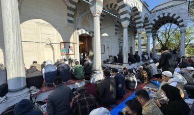 Japonya'nın başkentindeki Tokyo Camisi'nde bayram namazı kılındı