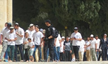 Yüzlerce fanatik Yahudi yerleşimci, polis korumasında Mescid-i Aksa'ya baskın düzenledi