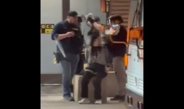 ABD'de polis Filistin'e destek gösterisine katılan kadının başörtüsünü zorla çıkarttı