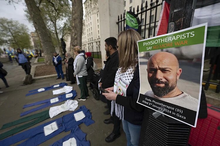 Gazze'de katledilen sağlık çalışanları Londra'da anıldı