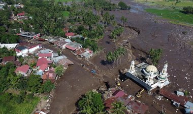 Endonezya'da heyelan ve seller nedeniyle en az 28 kişi yaşamını yitirdi