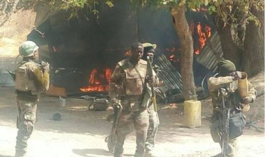 Nijerya'da askeri üsse saldırı: 5 ölü