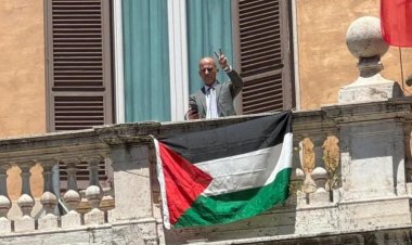 İtalyan milletvekili, Temsilciler Meclisi'nin balkonuna Filistin bayrakları astı