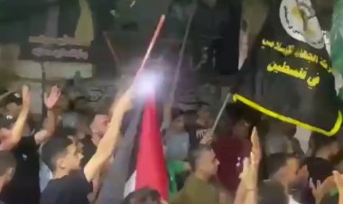 İşgal askerlerinin esir alınması Filistin kamplarında sevinç gösterilerine sahne oldu