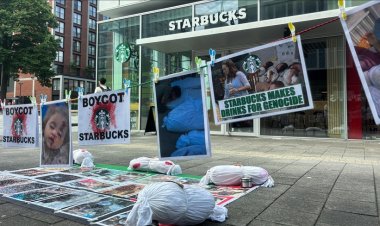 Hollanda'da bir araya gelen gruplar, Starbucks şubelerinin önünde İşgalci İsrail'i protesto etti