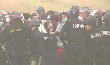 California Santa Cruz Üniversitesi'nde protestocu öğrencilere polis müdahalesi