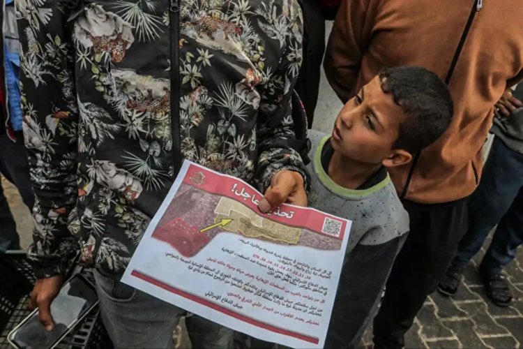 Soykırımcı terör rejimi Refah halkını broşürlerle tehdit ediyor