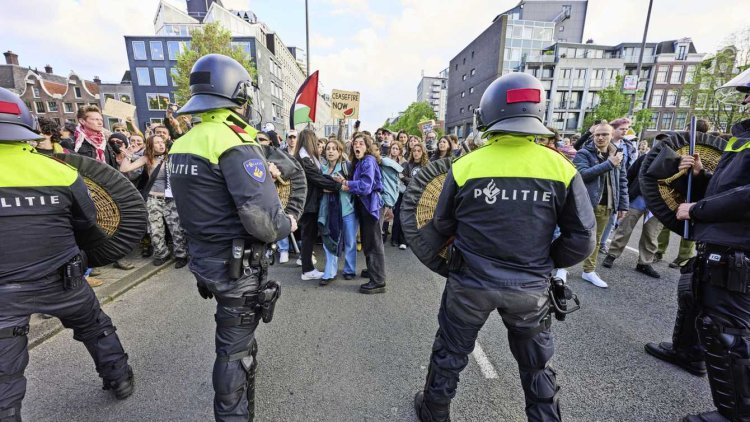 Polis müdahalesine rağmen Amsterdam Üniversitesi'nde Filistin'e destek gösterileri sürüyor