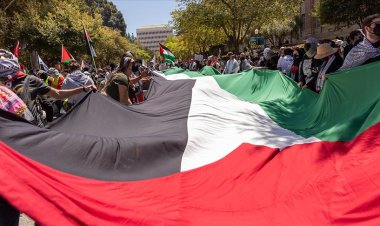 Los Angeles'ta belediye binası önünde Filistin'e destek