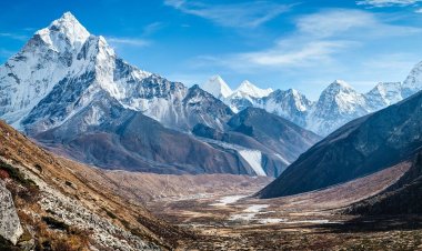 Himalayalar'da 11 ton çöp toplandı, 4 ceset bulundu