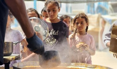 'Çocuklar açlıktan ölürken yardımlar Gazze'nin sınırlarına yığılıyor'