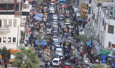 İsrail, Batı Şeria'dan 80 bin Filistinli işçinin çalışma izinlerini donduruyor