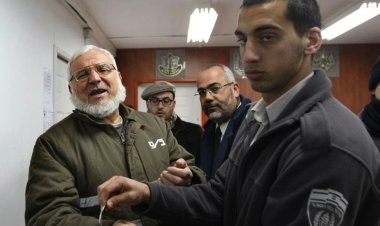 İsrail, eski Filistin Meclis Başkanı Duveyk'i yeniden gözaltına aldı