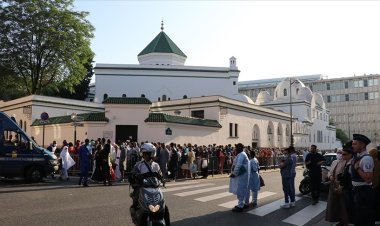 Paris Ulu Camii İslam’a yönelik siyasi ve medya saldırılarını protesto etti