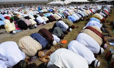 Nijerya'da tır cuma namazından çıkanların arasına daldı: 14 ölü