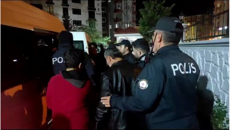 Kontrollerde yakalanan 881 düzensiz göçmen sınır dışı edilecek