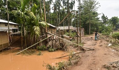 Hindistan'da sel ve toprak kaymalarında 16 kişi öldü