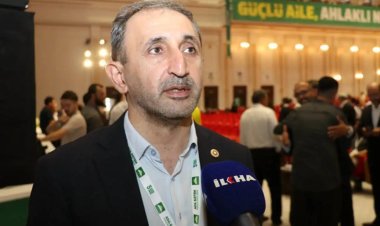 Demir: Türkiye'deki siyasetin kullandığı dil tek kelimeyle bir musibet