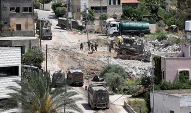 İşgalci İsrail askerleri Gazze'de eğlence için bir evi yaktı