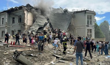 Rus ordusu Ukrayna'nın başkenti Kiev'i bombaladı