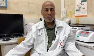 Filistinli doktor, yurt dışından gelen iş tekliflerine rağmen Gazze'de hizmet vermeyi seçti