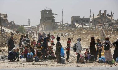 İşgalci İsrail'in son tahliye emrinin ardından binlerce Filistinli Gazze'nin batısına kaçıyor