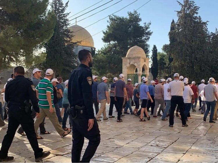 İşgalci İsrailliler, Mescid-i Aksa'ya baskın düzenledi