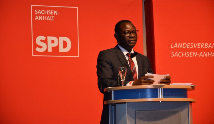 Almanya'nın ilk Afrika doğumlu milletvekili ölüm tehditleri ardından adaylıktan çekildi