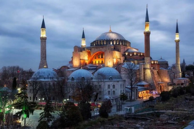 Türkiye'de 15 Temmuz Darbe Girişimi'nin yıldönümünde tüm camilerde sela okunacak