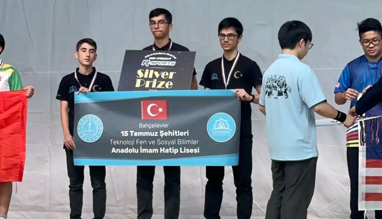 İmam Hatipliler robot yarışmasında dünya şampiyonu oldular